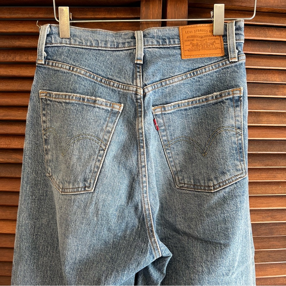 Levi’s Ribcage Straight Jean - Picture 6 of 6